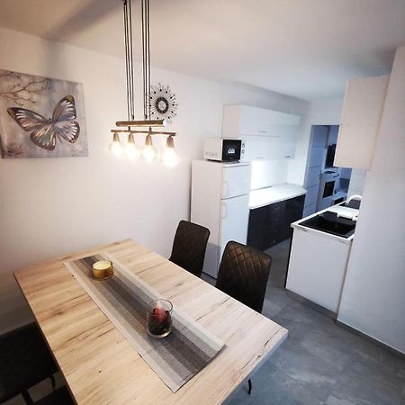 Ema Studio Apartman Karlovac Exteriör bild