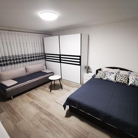 Ema Studio Apartman Karlovac Exteriör bild