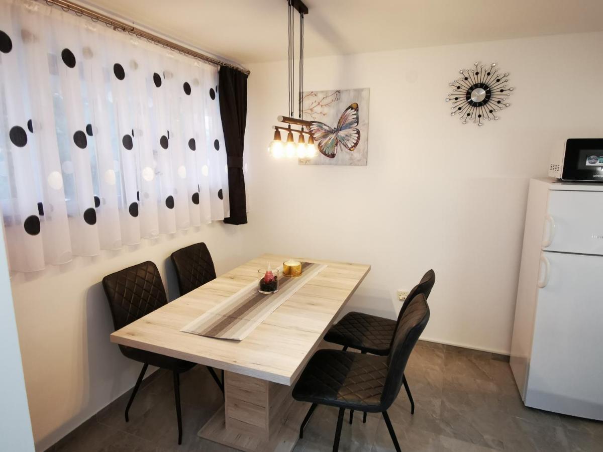 Ema Studio Apartman Karlovac Exteriör bild