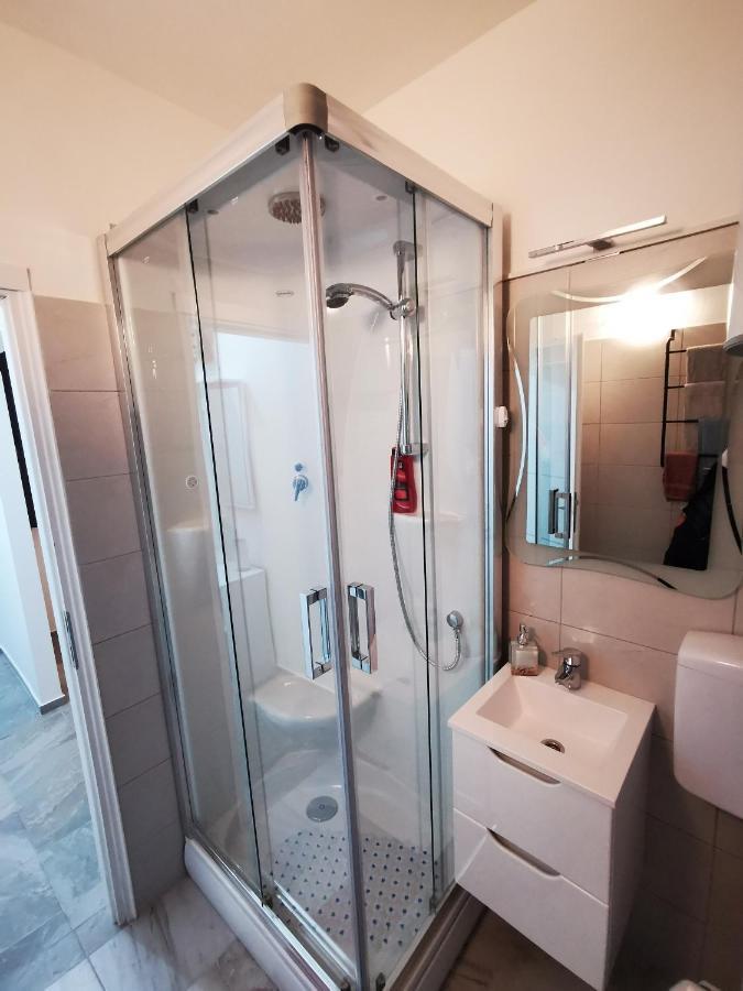 Ema Studio Apartman Karlovac Exteriör bild