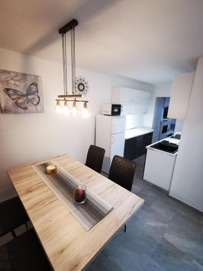 Ema Studio Apartman Karlovac Exteriör bild