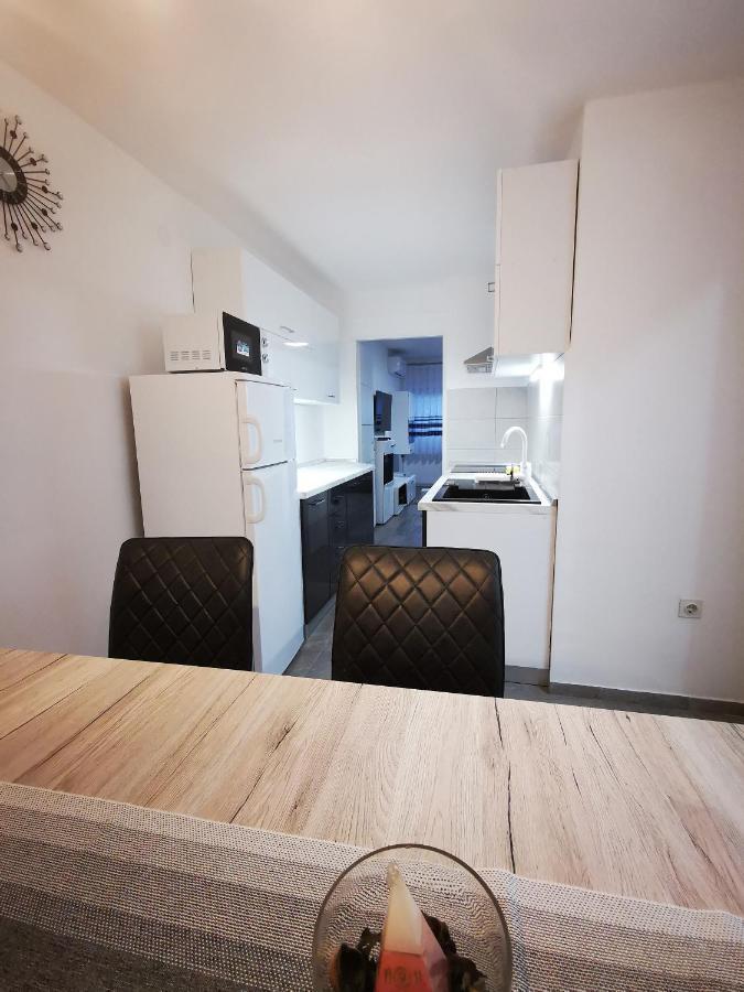 Ema Studio Apartman Karlovac Exteriör bild