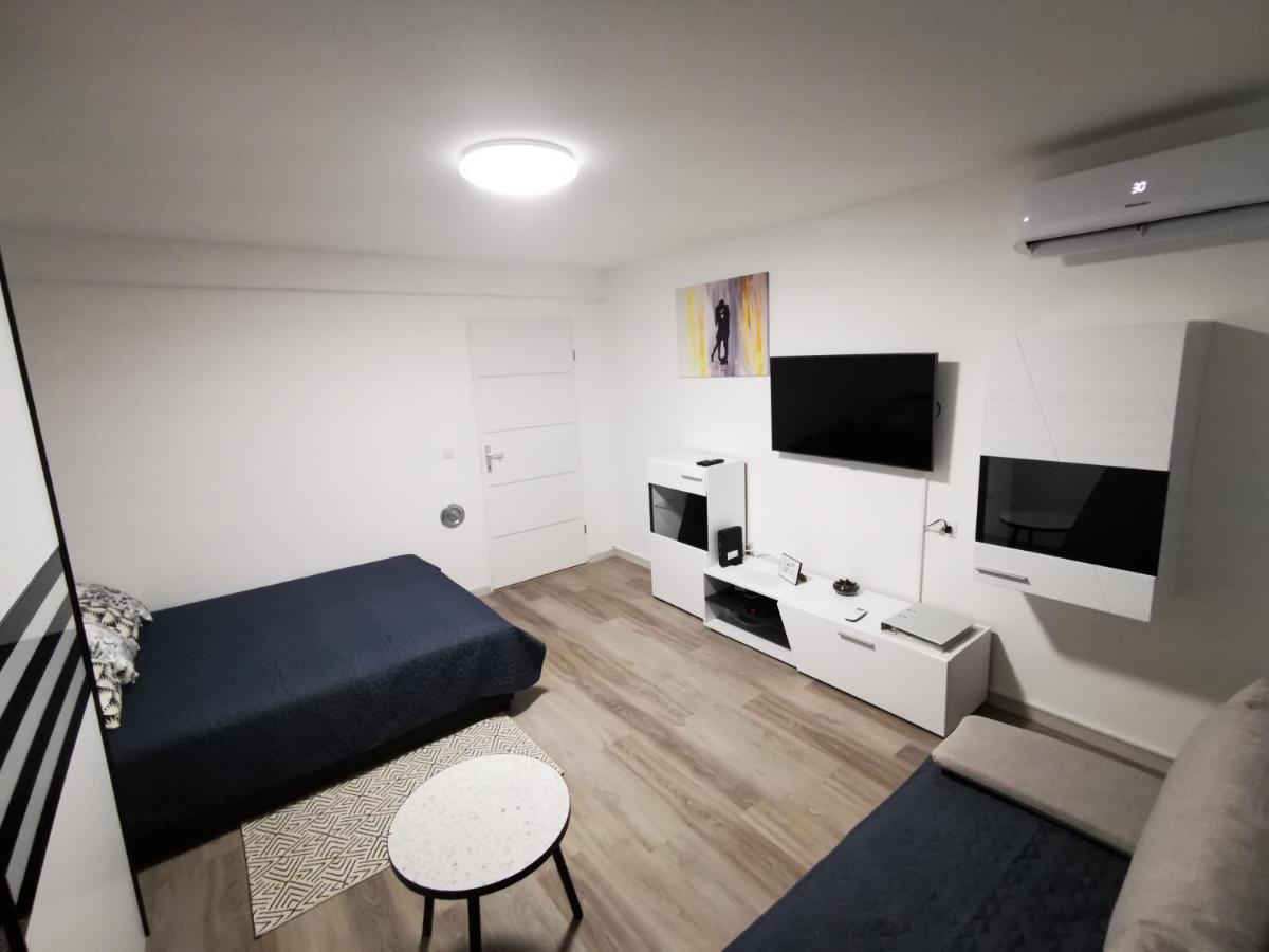 Ema Studio Apartman Karlovac Exteriör bild