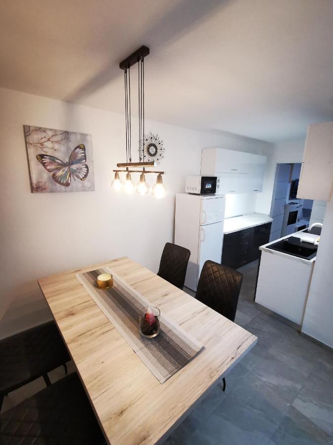 Ema Studio Apartman Karlovac Exteriör bild