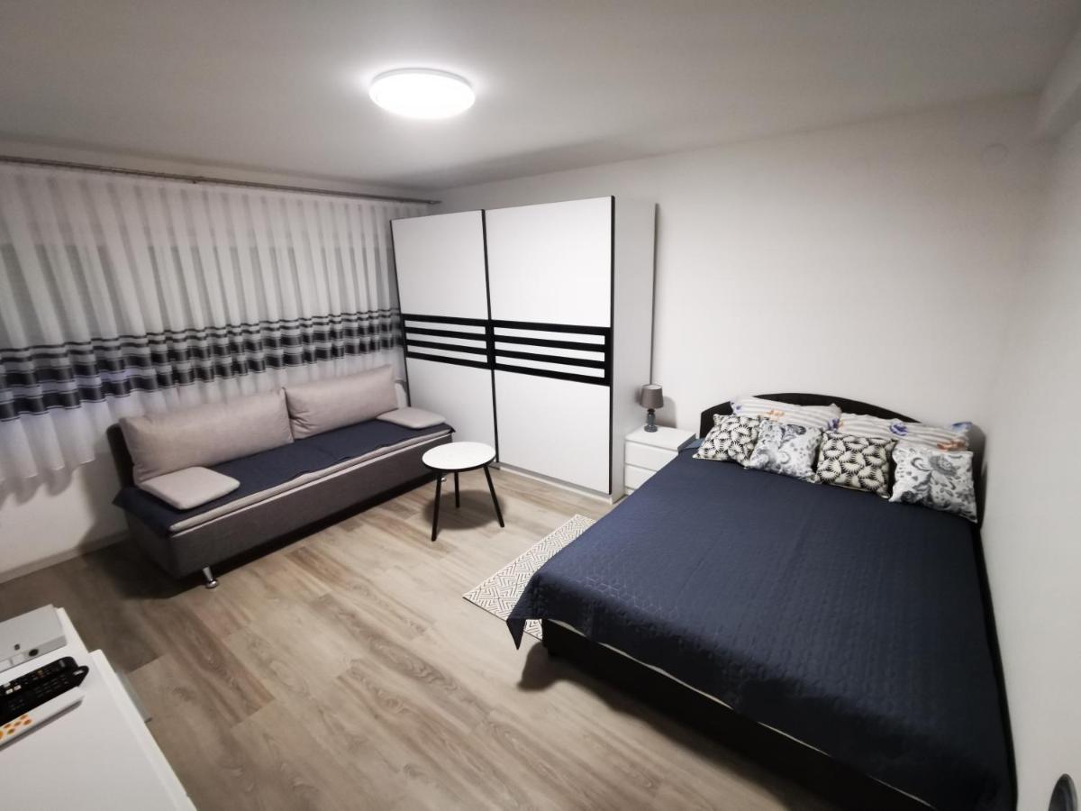 Ema Studio Apartman Karlovac Exteriör bild