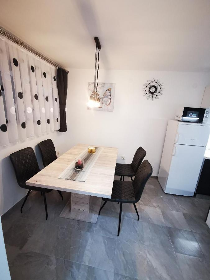 Ema Studio Apartman Karlovac Exteriör bild