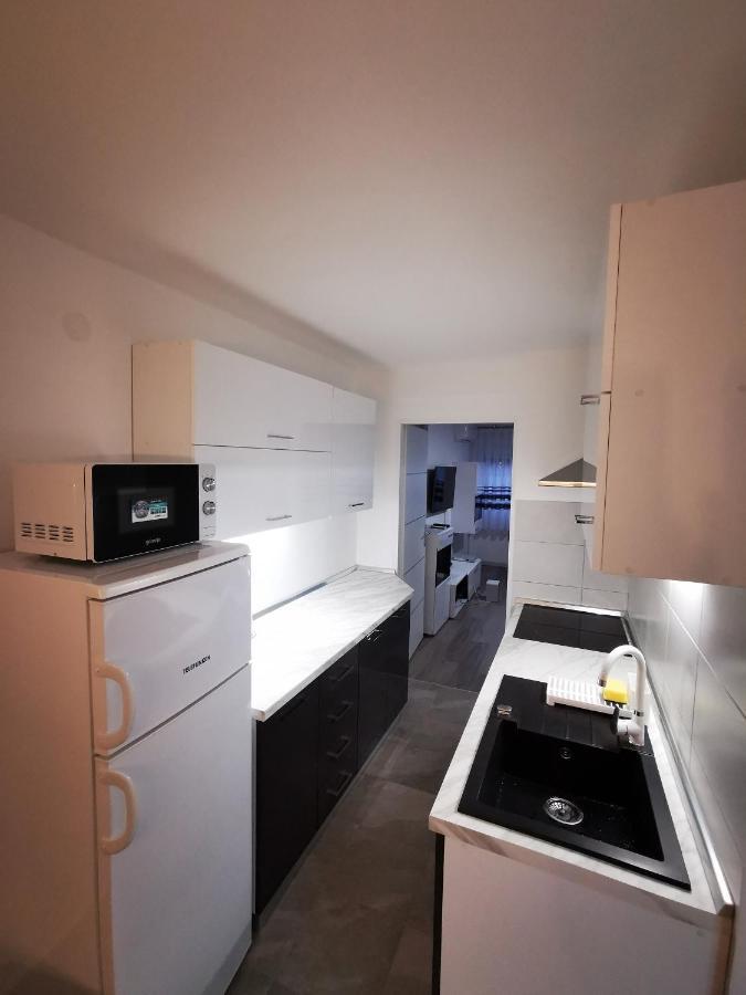 Ema Studio Apartman Karlovac Exteriör bild