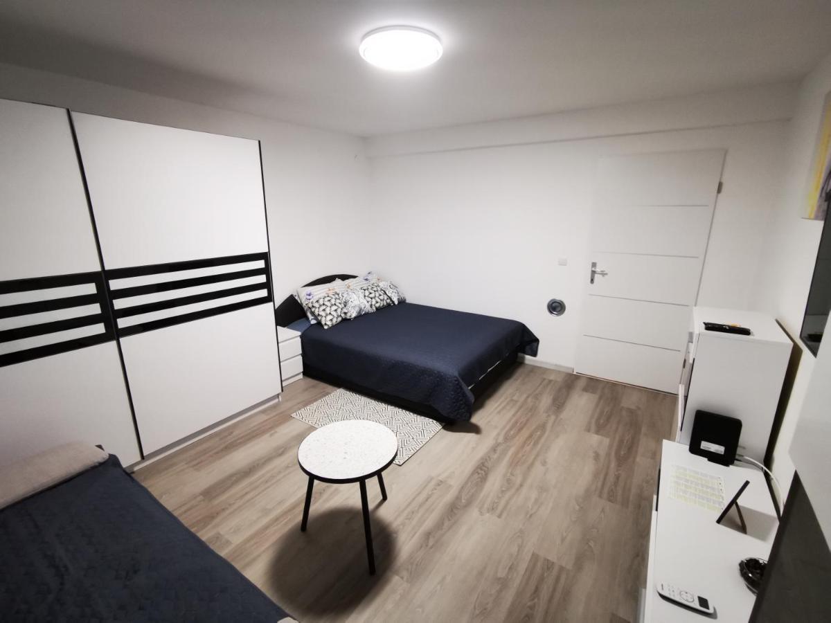 Ema Studio Apartman Karlovac Exteriör bild
